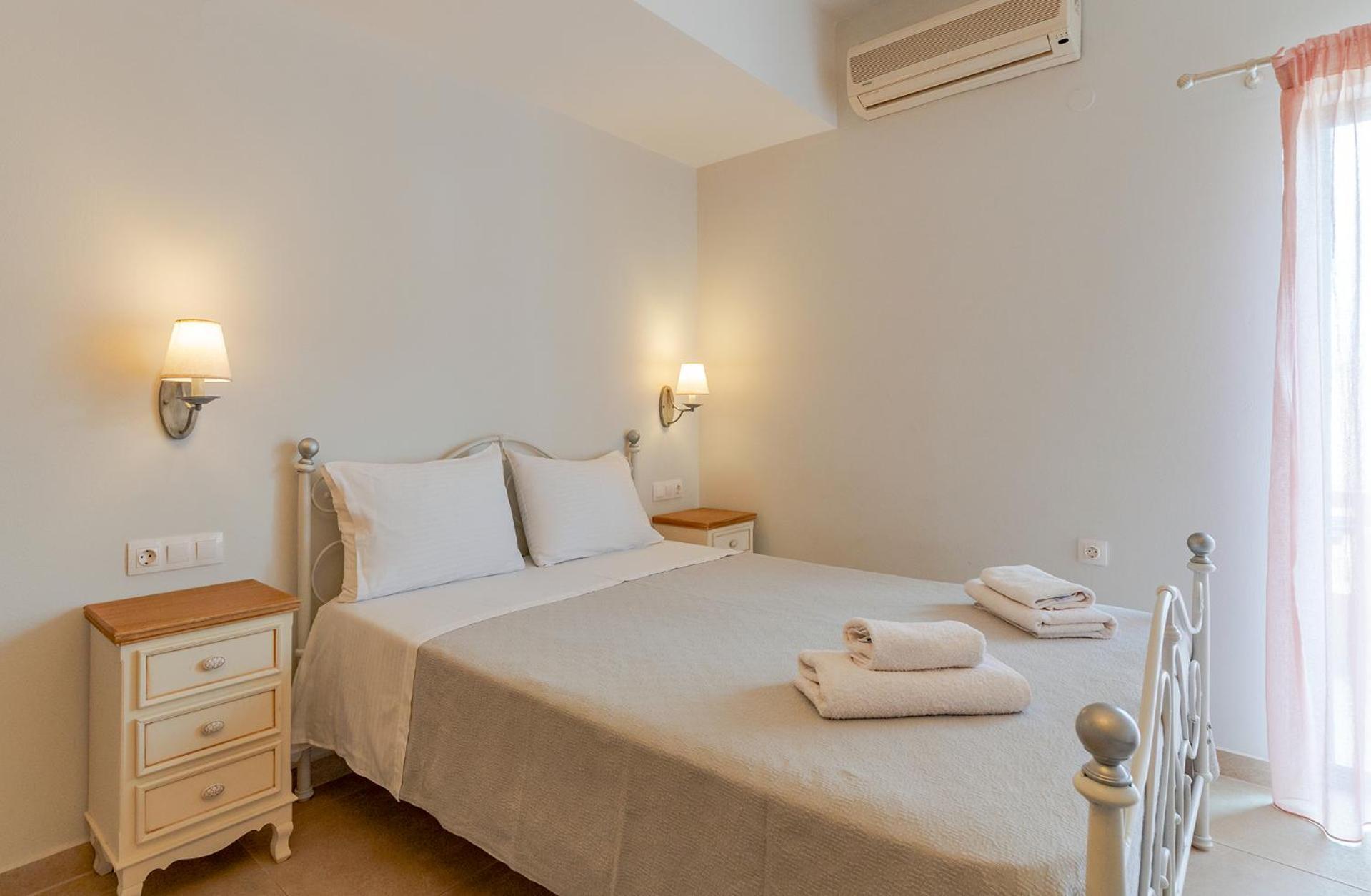 Kaiti 'S Studios & Apartments Palaiochora Bagian luar foto