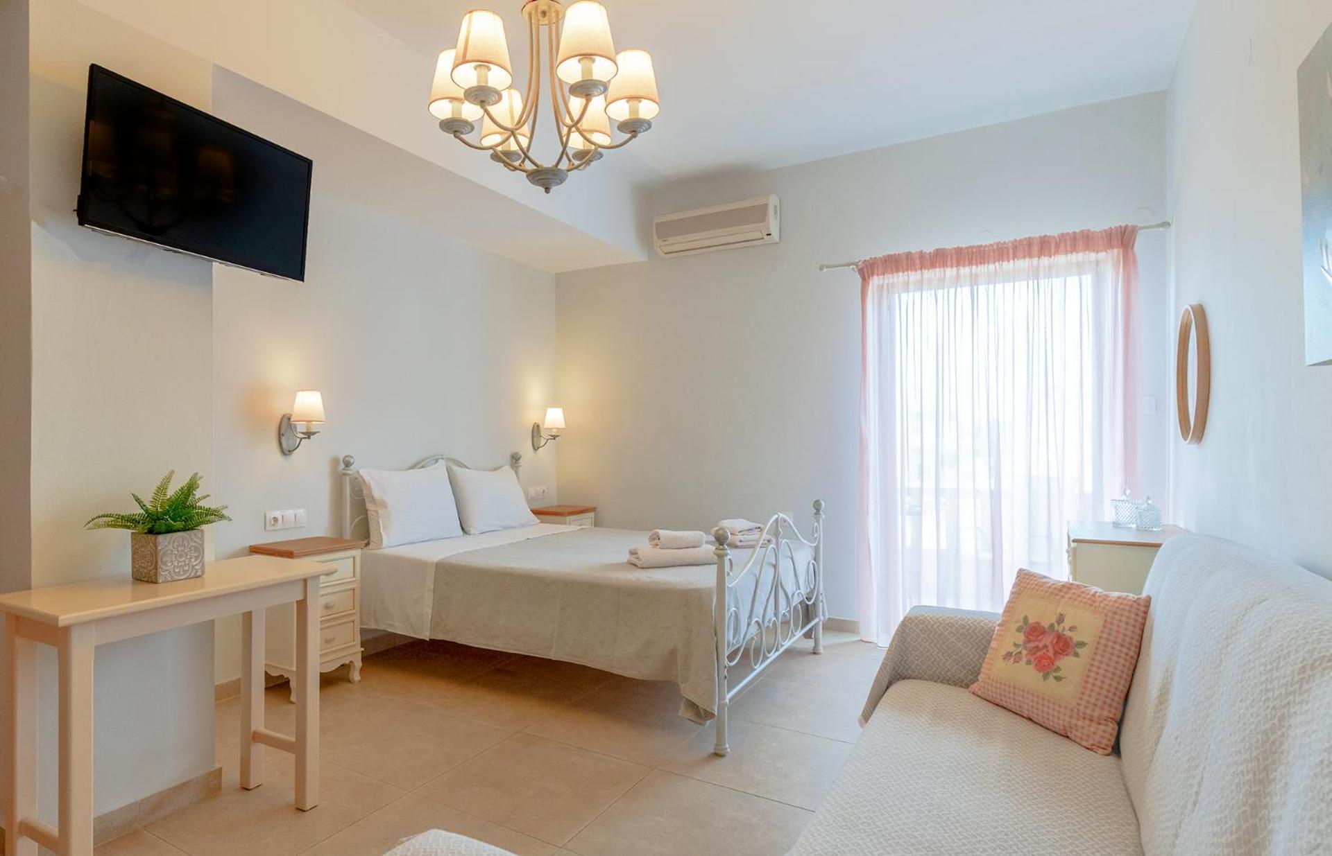 Kaiti 'S Studios & Apartments Palaiochora Bagian luar foto
