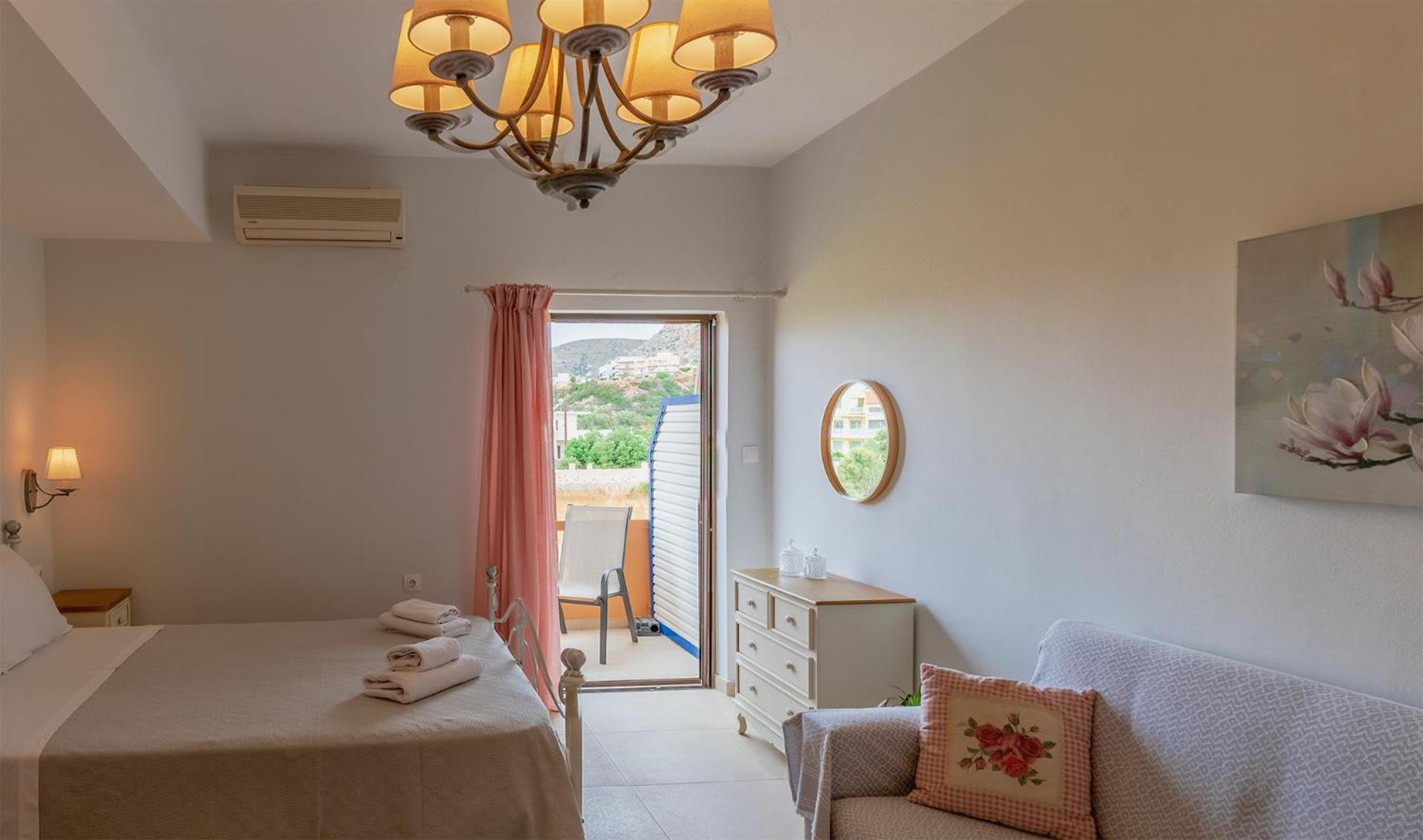 Kaiti 'S Studios & Apartments Palaiochora Bagian luar foto
