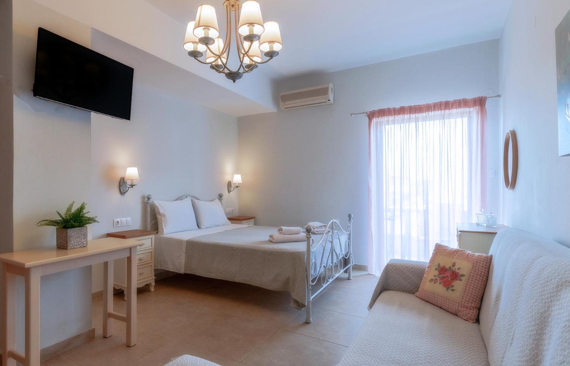 Kaiti 'S Studios & Apartments Palaiochora Bagian luar foto